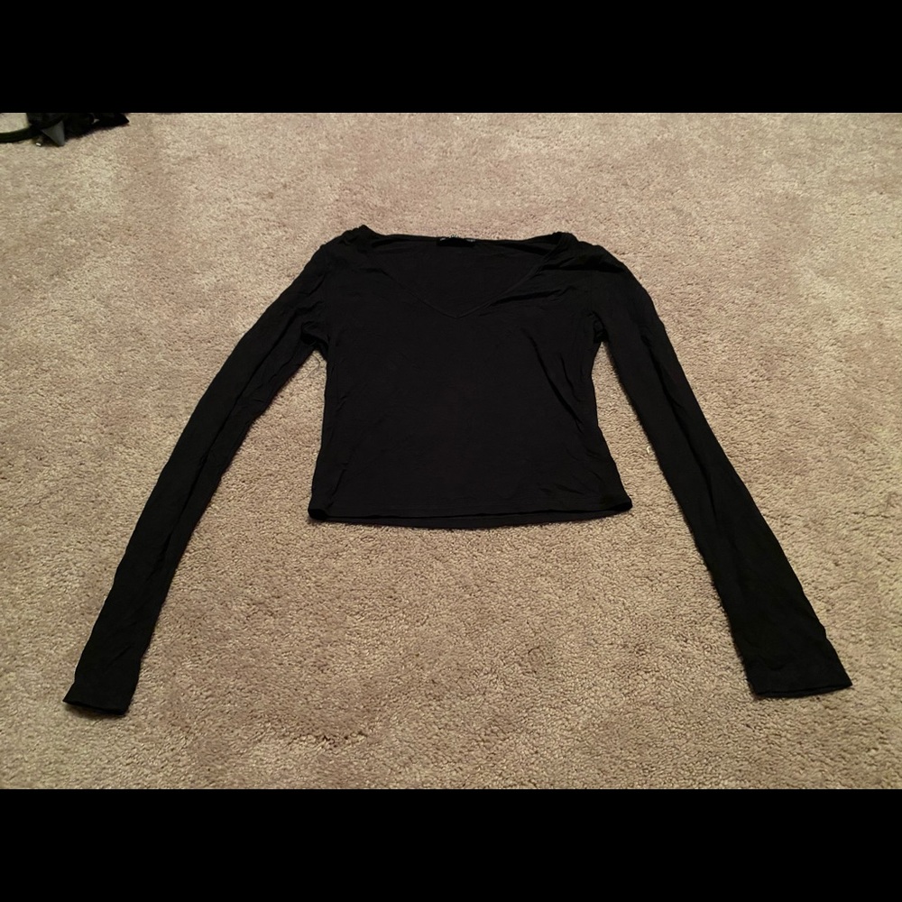 Black V-neck Long Sleeve Crop Top